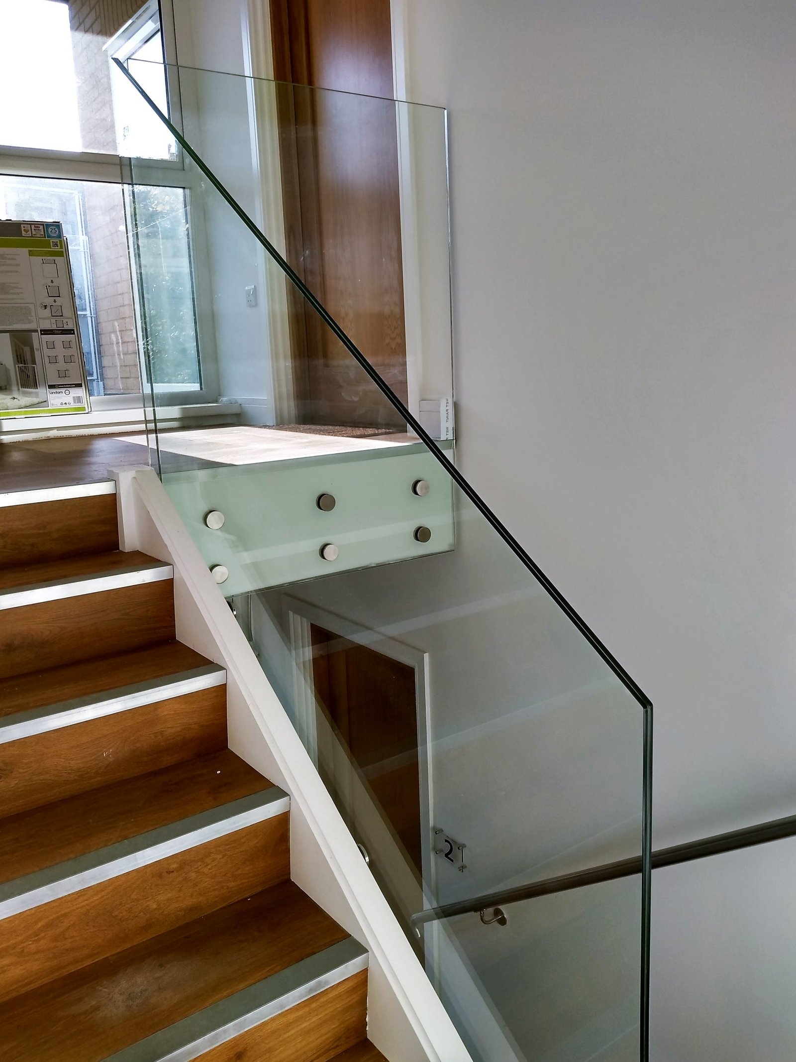 Bolt fixed frameless balustrade