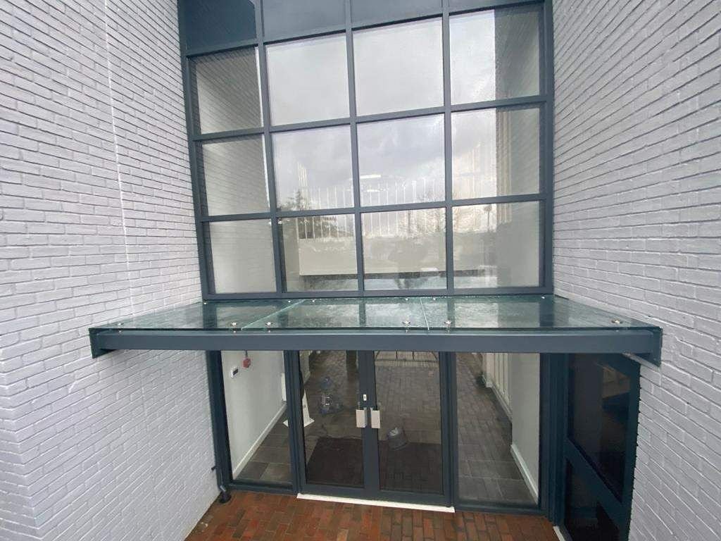 Designing a structural glass canopy isn’t just about aesthetics – it’s about performance, precision and integration with surrounding architecture. Whether projecting from masonry or tied into a frameless façade, these features need to manage drainage, loadings and fixings without compromising appearance. Our bespoke approach ensures each canopy is tailored to the site and specification, balancing minimalism with durability across high-end residential and commercial spaces.#StructuralGlass #GlassArchitecture #ArchitecturalGlazing #FramelessGlass #GlassCanopy #LuxuryArchitecture
#ContemporaryArchitecture #BespokeGlazing #ModernArchitectureDesign #DetailMatters