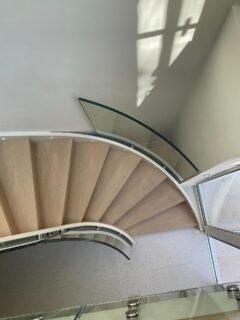 Minimum curve. Maximum impact.
We offer frameless curved balustrade glass from just 500mm radius. Ideal for spiral staircases or tight layout restrictions, this bespoke approach opens up new possibilities where standard systems can’t go.
Designed to meet structural requirements without compromising on clarity, finish, or safety.#CurvedGlass #GlassBalustrade #MadeToMeasure #FramelessGlass #GlassDesign #HomeInspo #ModernStaircase #ArchitecturalGlass #InteriorDesignDetails #HighEndConstruction #PrecisionGlassLtd