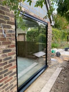 Oversized glass panels offer more than just impressive scale. They allow for cleaner sightlines, fewer visual interruptions, and a stronger connection between inside and out. Ideal for contemporary properties, these panels help realise ambitious architectural visions while maintaining thermal performance and structural integrity.Whether it’s a double-height façade or a seamless corner detail, our bespoke solutions can unlock design features that standard glazing can’t accommodate.#OversizedGlass #ArchitecturalGlazing #ModernArchitecture #GlassDesign #HighEndHomes #StructuralGlass #PrecisionGlass #FramelessGlazing #GlazingSpecialist