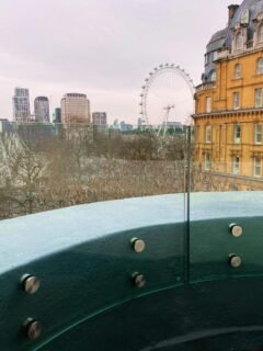 Standard solutions often fall short when architectural ambition pushes the limits. Bespoke glazing responds with precision, offering tailored shapes, expansive spans, and seamless integration into complex designs. It’s about more than appearance, it’s about solving functional challenges with clarity and expertise. When only a project-specific solution will do, bespoke glass makes it possible. #bespoke #frameless #glass #london #londoneye #dreamhome #views #construction #interiordesign #remodel