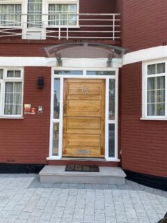 A frameless glass canopy adds subtle elegance while offering practical shelter at your entrance. Designed to suit each property, it provides protection from the elements without interrupting the architecture. Ideal for high-end homes and commercial spaces seeking clean lines and lasting materials.#FramelessGlass #GlassCanopy #ArchitecturalGlazing #EntranceDesign #ModernArchitecture #PrecisionGlass #StructuralGlass #HighEndHomes