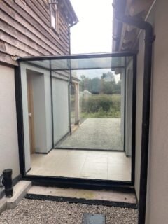 Solar control or low-E? Each has its place — but knowing which glass to specify can make all the difference.Low-E (low emissivity) glazing helps reduce heat loss, improving thermal performance. Ideal for cooler climates or where energy efficiency is key.Solar control glass, on the other hand, limits solar gain. Useful for large glazed areas or south-facing elevations where overheating is a concern.Every project is different. We help designers select the right balance between clarity, comfort and performance.#ArchitecturalGlazing #GlassLinks #SolarControlGlass #LowEGlass #HighEndArchitecture #PrecisionGlass #BespokeGlazing