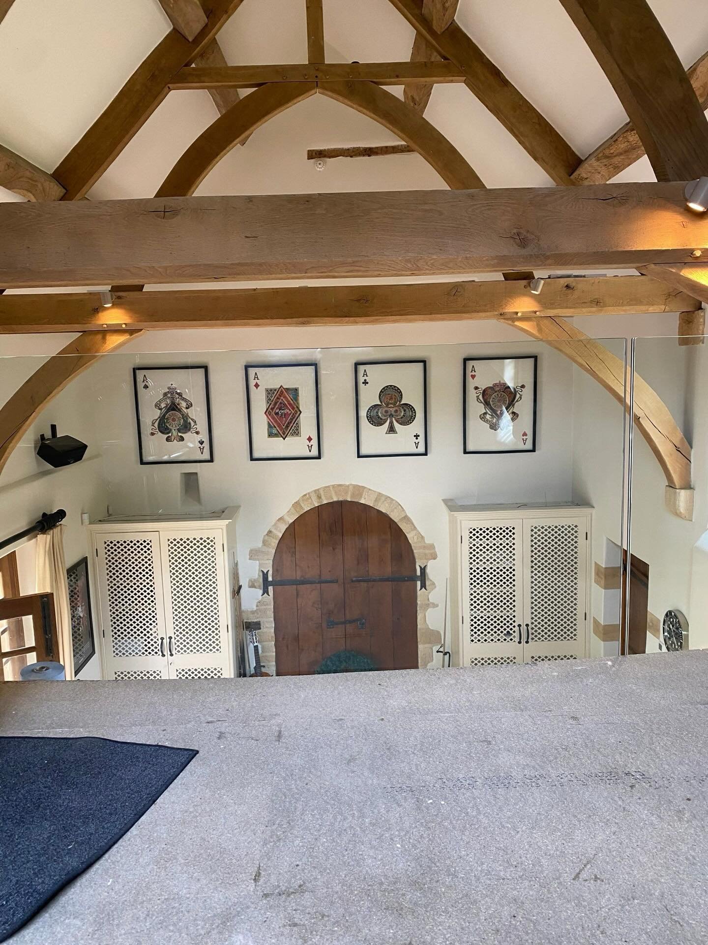 Utilise your space with a side-fixed glass balustrade – a clean, modern solution that maximises usable area without compromising safety. By fixing the balustrade to the side rather than the top, you retain a seamless floor finish while keeping sightlines open. Ideal for terraces, balconies and internal level changes where every millimetre counts.