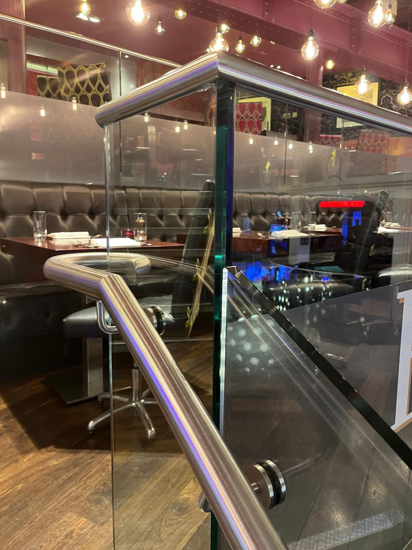 A handrail is not always necessary on a frameless glass balustrade, but when it’s included, design matters. Whether its slotted, offset or set above the glass, Precision Glass will help you achieve your design from the beginning to the point of installation.#FramelessGlass #GlassBalustrade #ArchitecturalGlazing #MinimalDesign #HighEndHomes CustomGlazing PrecisionGlass BalustradeDesign ModernArchitecture DetailMatters