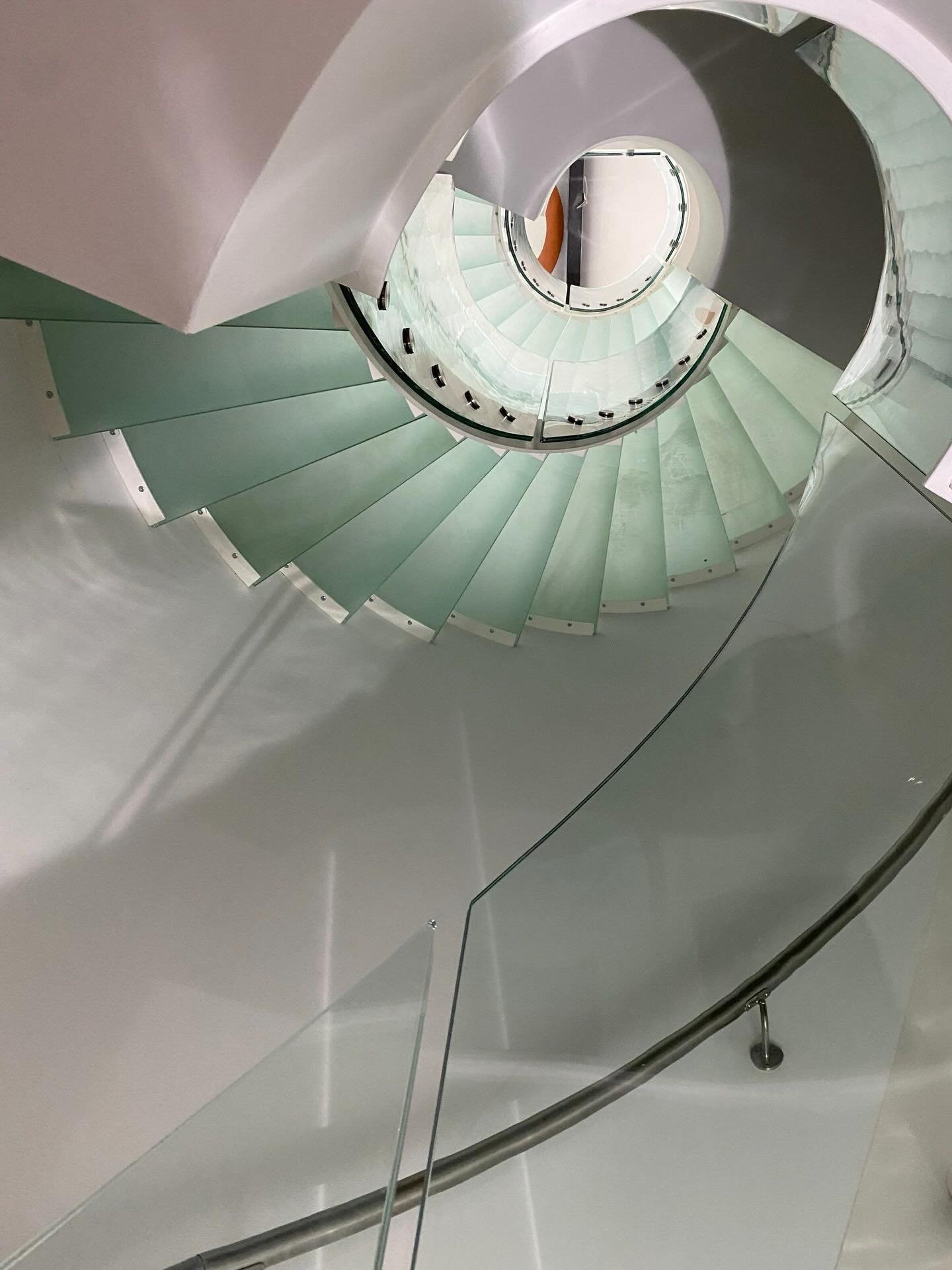 Turning bold ideas into architectural reality.
Whether it’s curved glass, a frameless entrance or a bespoke structural detail, we work closely with architects and contractors to develop practical glazing solutions that stay true to the design intent.
Precision in design. Confidence on site.#architecturalglass #structuralglazing #framelessglass #curvedglass #glassdesign modernarchitecture highendhomes constructiondetails bespokeglazing glazingexperts precisionglass