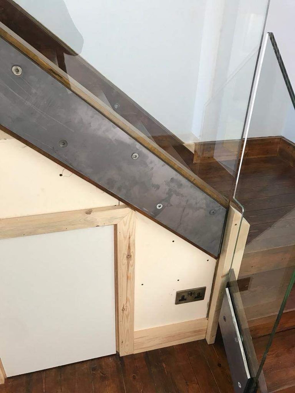 Thinking about using frameless glass in your project? There are a few key aspects to consider early on. Do you have something solid for us to fix into? If you would like oversized glazing, what is the access in/around the property like? At Precision Glass Ltd, we will help guide you through the process to ensure you achieve the best possible product that will have longevity.#framelessglass #architecturalglazing #glassarchitecture #structuralglass #glasstechnology modernarchitecture highendresidential luxuryconstruction constructiondesign bespokeglazing