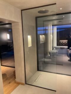 At Precision Glass Ltd, we ensure that our fittings are tailored to suit the aesthetic you are trying to achieve. From types of fittings to the finish of the fittings, we collaborate with our customers throughout the design process to ensure that they are happy with the final product.#BespokeGlazing #FramelessDesign #ArchitecturalGlass #RenovationInspiration #HighEndHomes GlassDetails StructuralGlazing MinimalistArchitecture PrecisionGlass CustomFittings GlazingSolutions