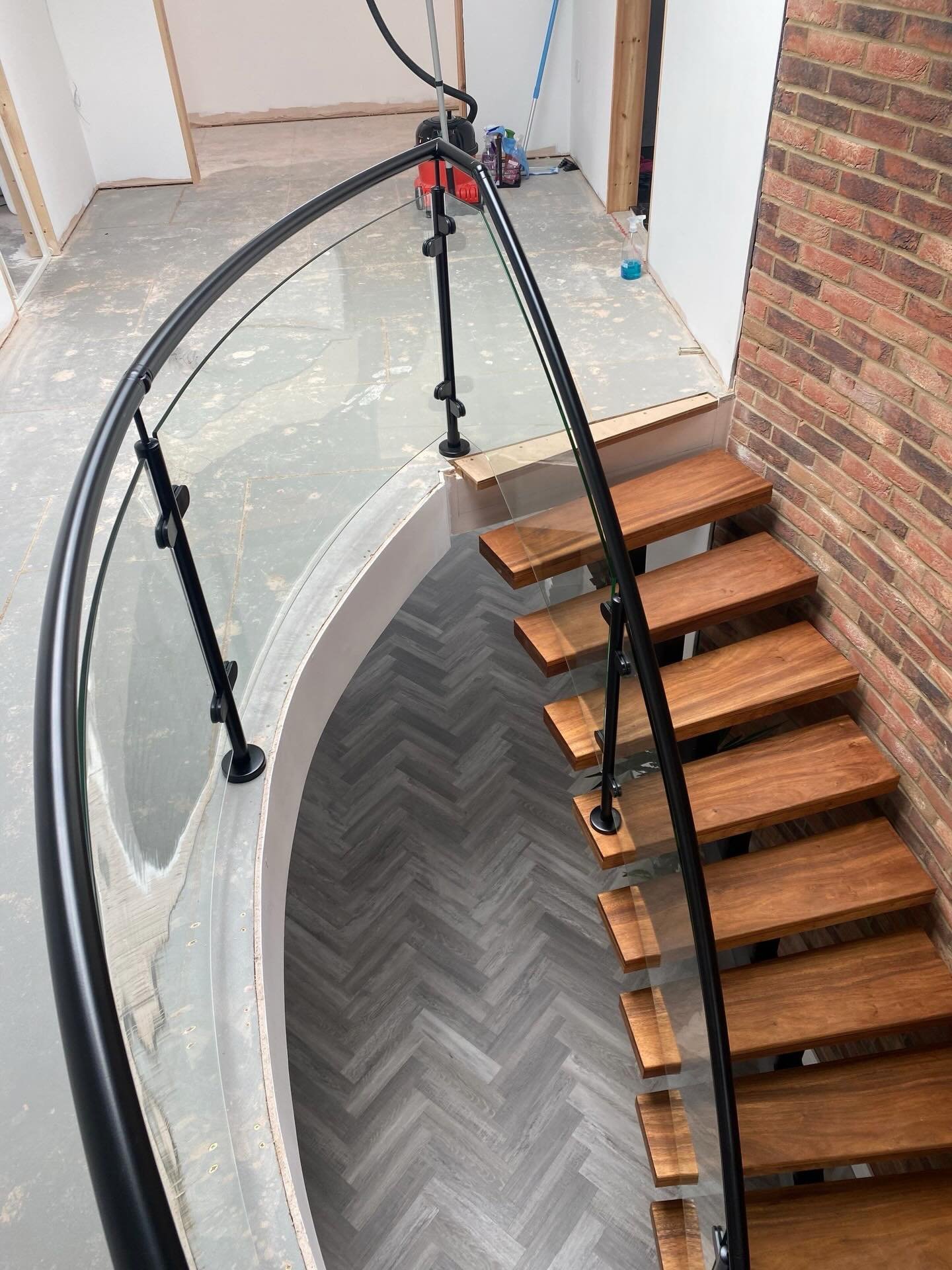 A clean post and rail glass balustrade offers a simple, robust solution for your internal or external balustrade projects.By combining minimal stainless steel posts with toughened or laminated glass panels, the system provides safety without interrupting the view. It is particularly well suited to projects where full frameless structural glass is not required, but visual lightness and durability remain important.Each installation is designed to suit the setting, whether for a high-end residential garden terrace or a contemporary commercial scheme. Careful setting out and precise detailing ensure a finish that feels intentional and well considered.If you are exploring balustrade options for an upcoming project, we are always happy to advise on practical, well resolved solutions.#glassbalustrade #postandrail #architecturalglass #balconydesign #terracedesign modernhome highendhomes bespokeglass framelessglass ukconstruction architecturaldetails precisionglass