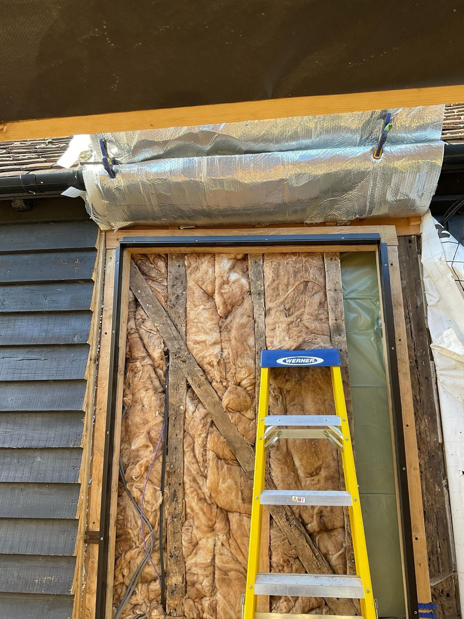 Our fixing method for frameless glass links is designed around precision from the outset.Every structural glass link we install is considered in detail. Connection angles are carefully designed to suit the specific junction conditions, ensuring clean interfaces between glass, steel and the existing building fabric. The result is a refined, minimal appearance without compromising performance.We use specialist lifting plant to position large and oversized panes accurately. This allows controlled installation, particularly in tight access sites or high-end residential settings where protection of surrounding finishes is essential.Where required, temporary supports and bespoke brackets are designed to suit the structure, giving stability during installation and ensuring the final fit aligns perfectly with the architectural intent.It is not simply about installing glass. It is about understanding load paths, tolerances and sequencing so the finished frameless link appears effortless.#framelessglass #glasslink #structuralglass #bespokeglazing #architecturalglass luxuryhomes highendconstruction glassinstallation glazedlink constructionprofessionals