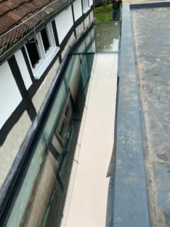 Planning a glass link between buildings? The earlier it is considered in the design process, the better the outcome.There are several key factors worth reviewing at concept stage. Building Regulations will influence glazing specification, thermal performance and ventilation strategy. Suitable fixing points are equally important, particularly where existing structures may not have been designed to carry new glass loads.Design intent also needs careful thought. Will the link incorporate doors, and how will they function within the space? Are oversized or minimal joint glass panels required to achieve a clean visual connection? Solar gain is another consideration. Without the right specification, overheating can quickly become an issue, particularly in south facing applications.A well considered glass link should feel effortless, but that simplicity comes from careful technical planning behind the scenes.#glasslink #architecturalglass #structuralglazing #framelessglass #bespokeglazing glazedlink architecturaldesign buildingregulations glassdesign highendconstruction