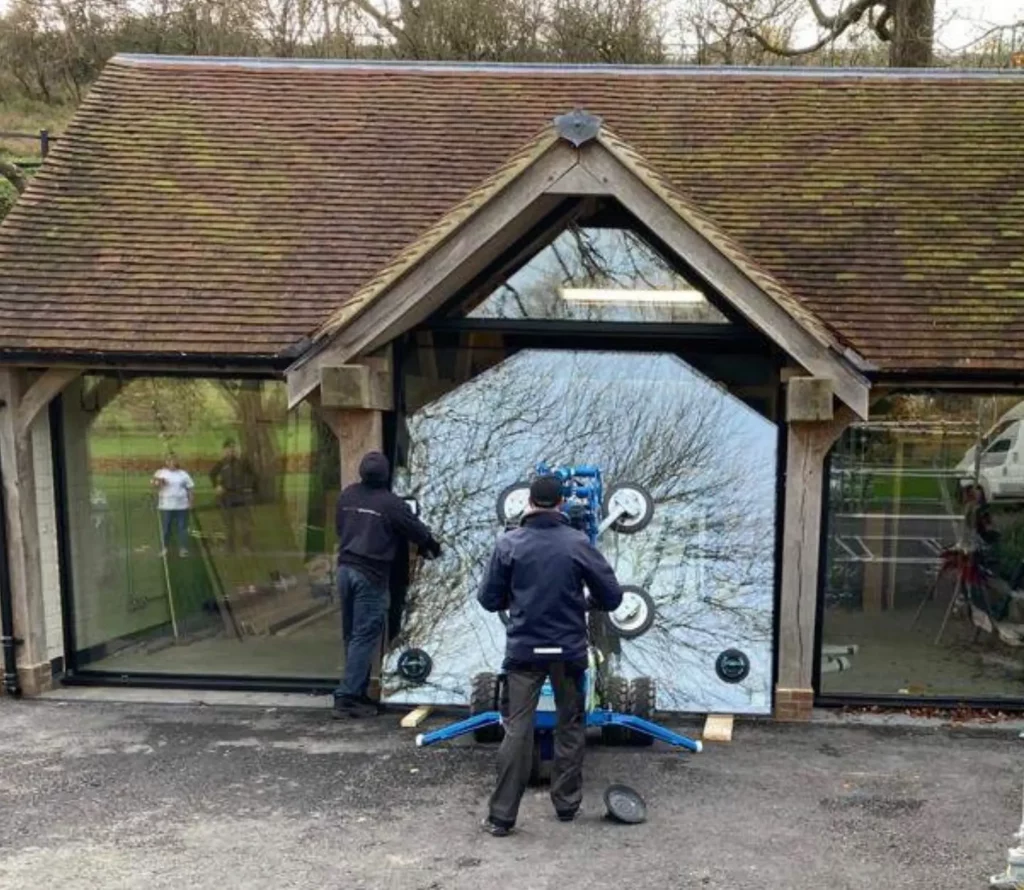 How Frameless Glass is Redefining Architecture 3 frameless glass structural glazing