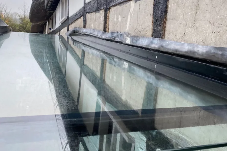 glass link extension between buildings