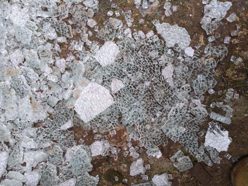 Where Should Safety Glass Be Used? Types, Applications and Why Specification Matters 4 Image of Broken Toughened Glass